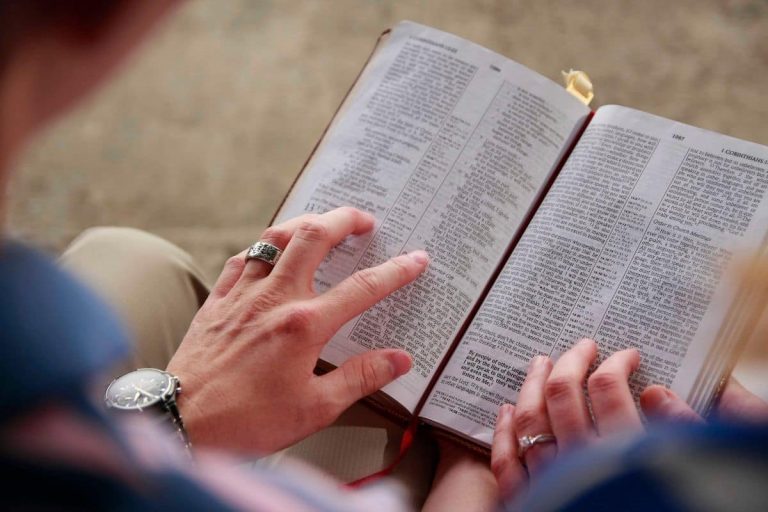 Aplicativos para ler a bíblia no celular – Aprenda como utilizar